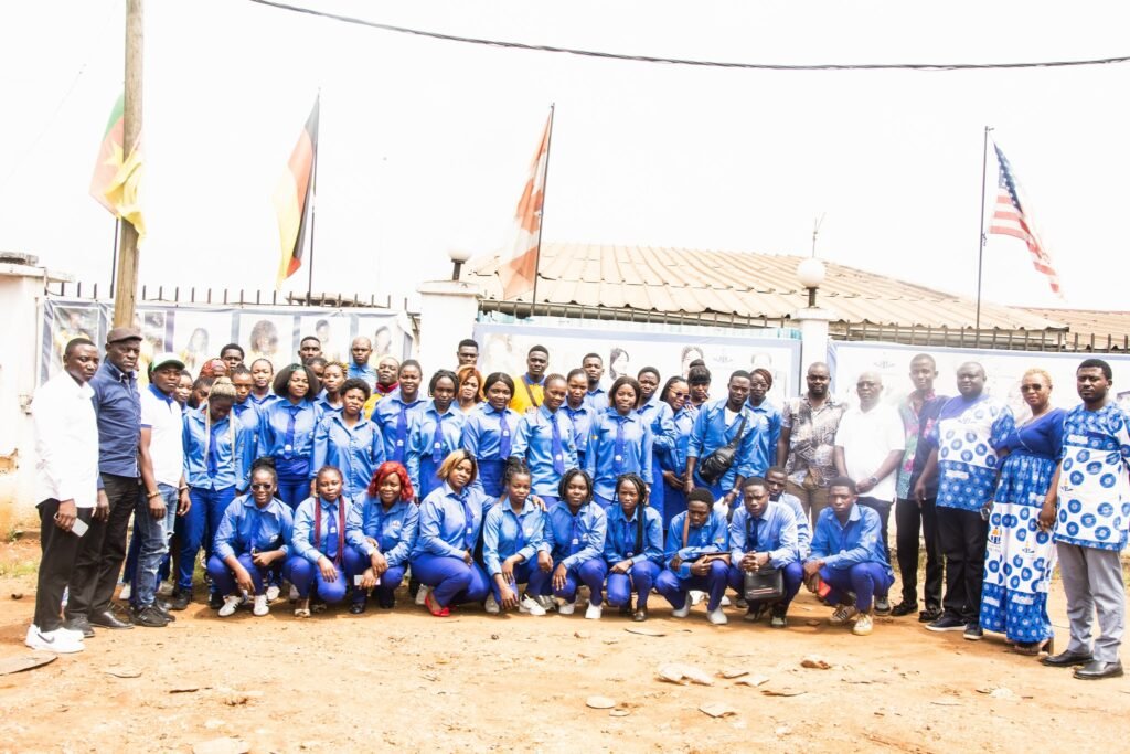 photo-de-famille-institut-de-formation-professionnelle-sainte-therese.